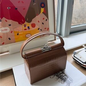 Gu De Milky Brown Crocodile-Embossed Top Handle Handbag With Strap